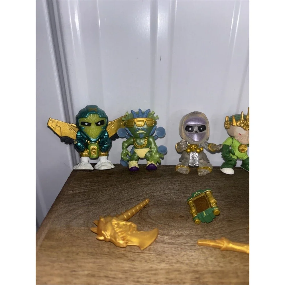 Random Lot Of Treasure X Alien Figures and Accessories As Is